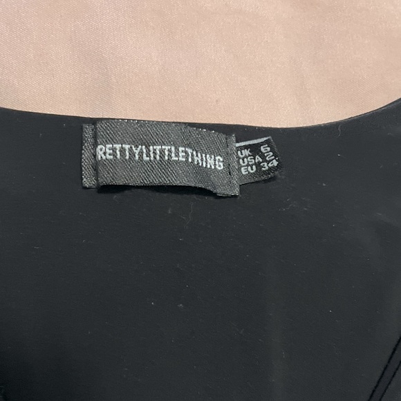 Pretty Little Thing Cropped Short Sleeve Top - Picture 3 of 3